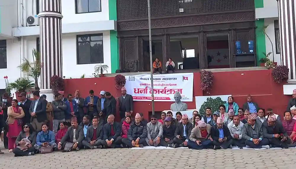 protesting-teachers-sit-in-uml-central-office
